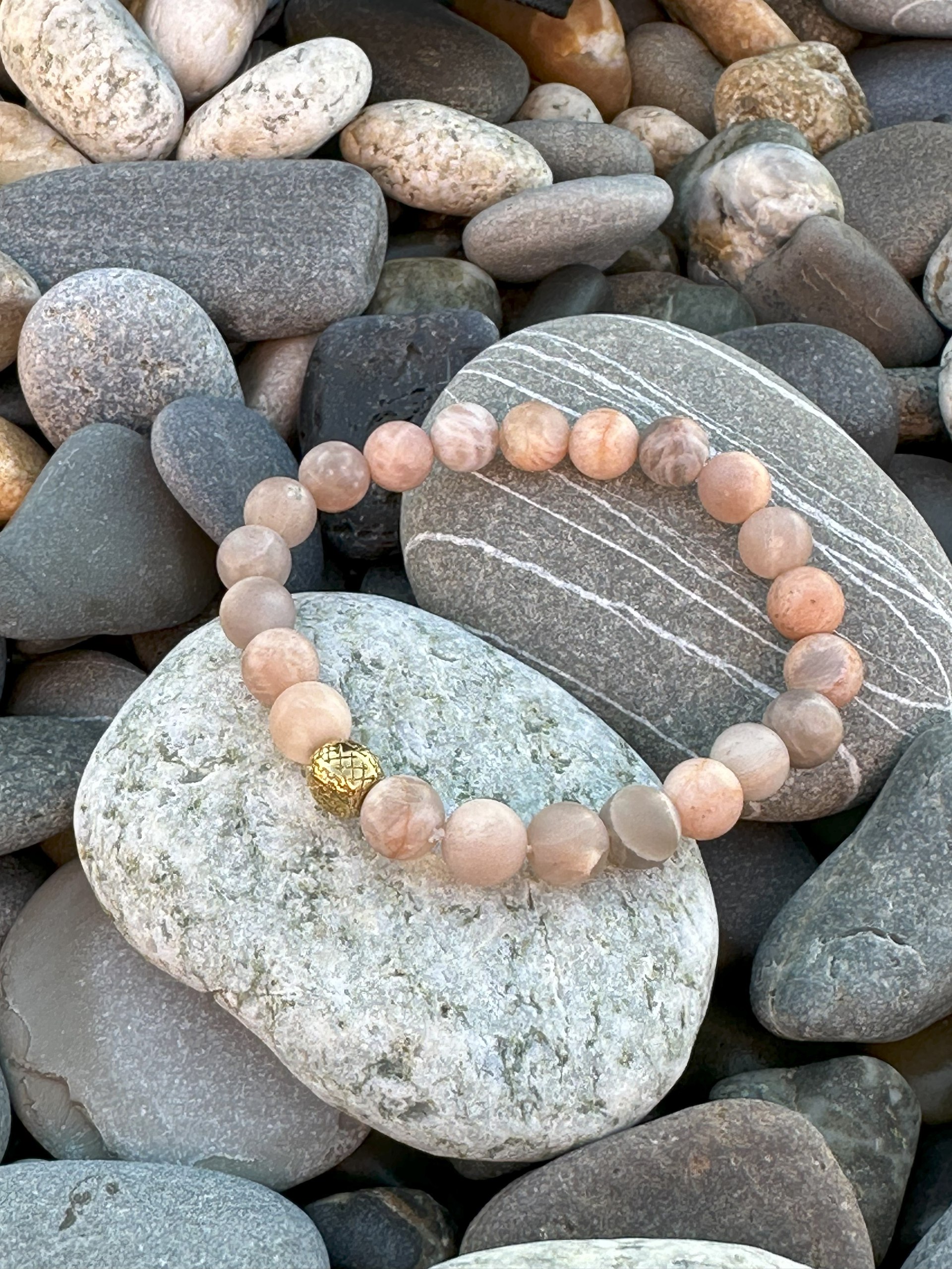 Женский браслет из гелиолита